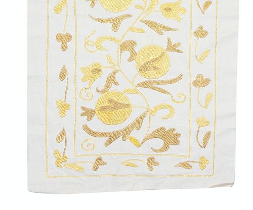 Chemin de table brodé 20 x 71 in. Tenture murale en coton. Nappe jaune photo 162.0