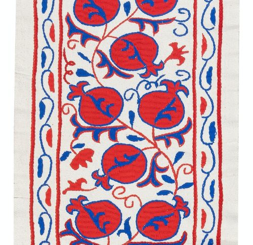 Tenture murale brodée en coton, 12 x 50 in. Chemin de table motif grenadier photo for sale