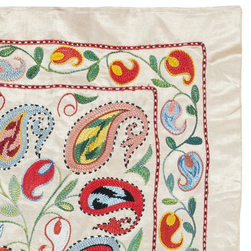 Tenture murale traditionnelle 100 % soie, 21 x 36 in. Nappe brodée. Décoration murale St59 photo for sale