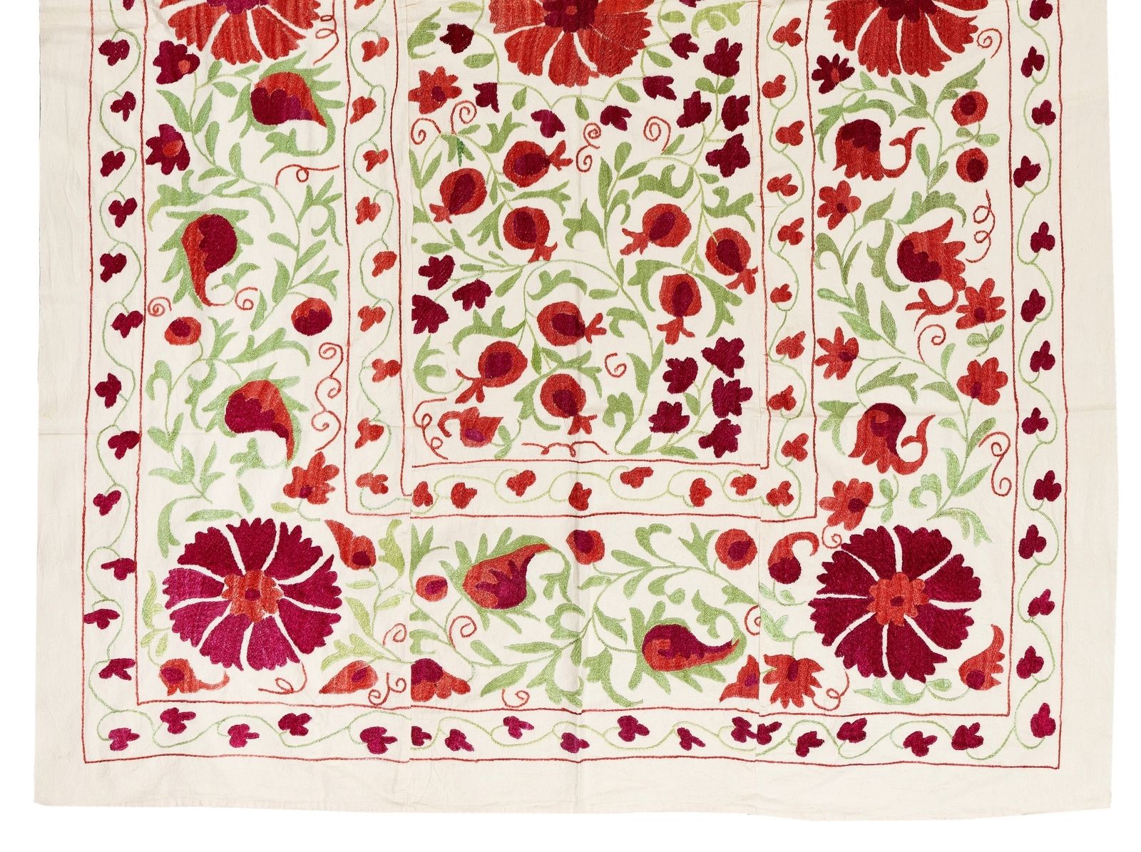 Textile Suzani ouzbek 4,6 x 7 ft, couvre-lit brodé en coton et soie photo for sale