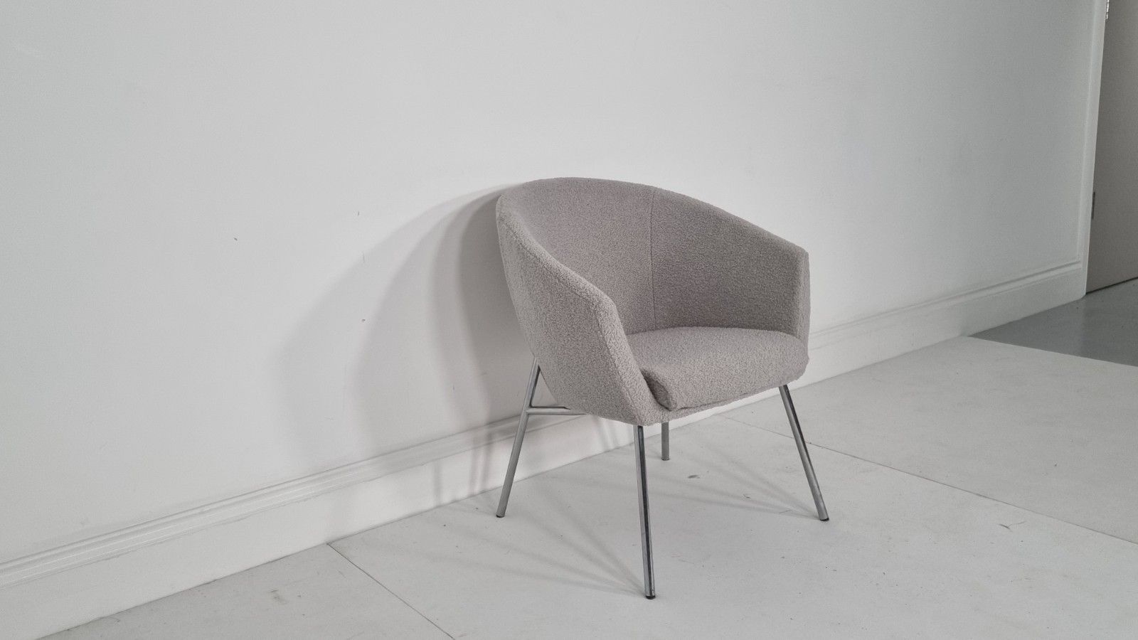 Artifort Lande Megan Chair In Grey Boucle In Excellent Condition photo buy