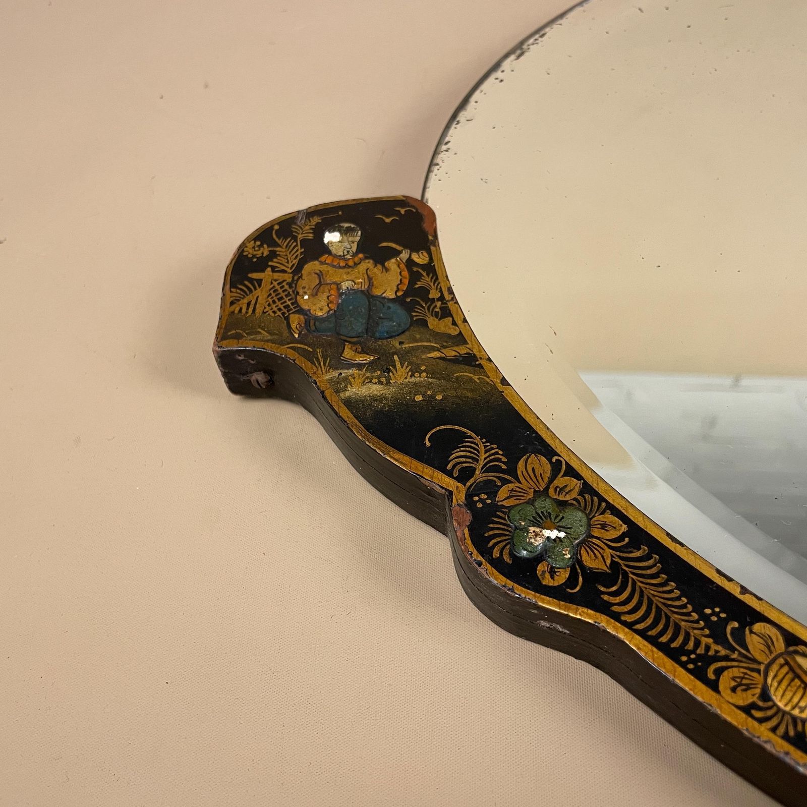 Oriental Oval Wall Mirror Hand Painted Lacquer Wooden Frame Asian Figurative Bevelled Edge Interior Wall Accent Black Gold photo vinterior