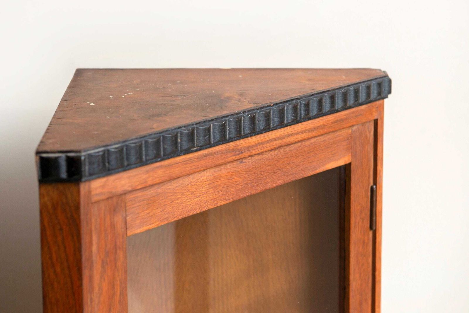 Art Deco Eiken Hoekkastje – Wandvitrine Met Glazen Deur – Amsterdamse School Stijl photo buy