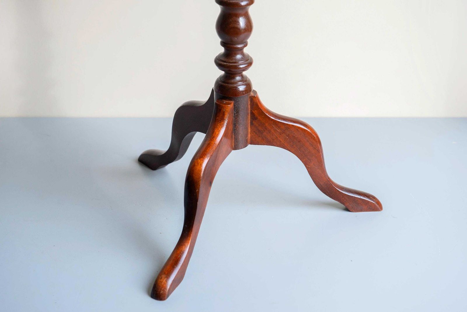 Vintage Leather Top Wine Table   English Style Side Table   Round Wooden Accent Table photo 276.0