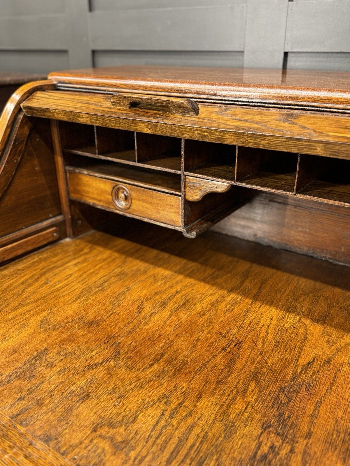 photo furniture Edwardian Oak Roll Top Pedestal Desk Writing Desk With Fitted Interior