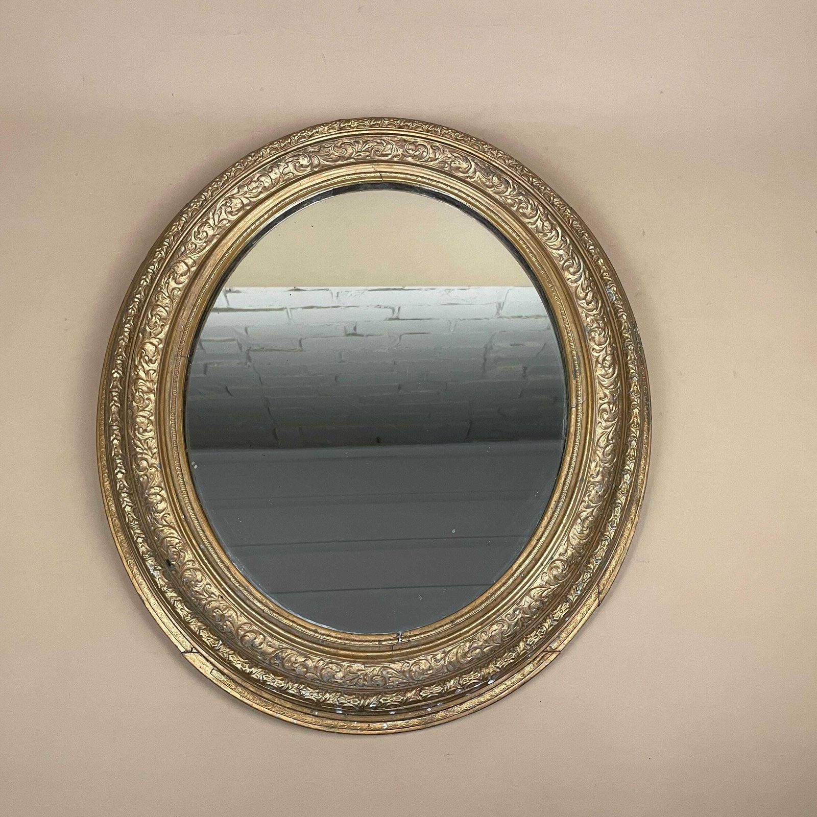 Oval Gold Wood Mirror Ornate Gold Gilt Painted Portrait Wall Mirror Regency Hallway Entry Wooden Frame Antique Style photo furniture