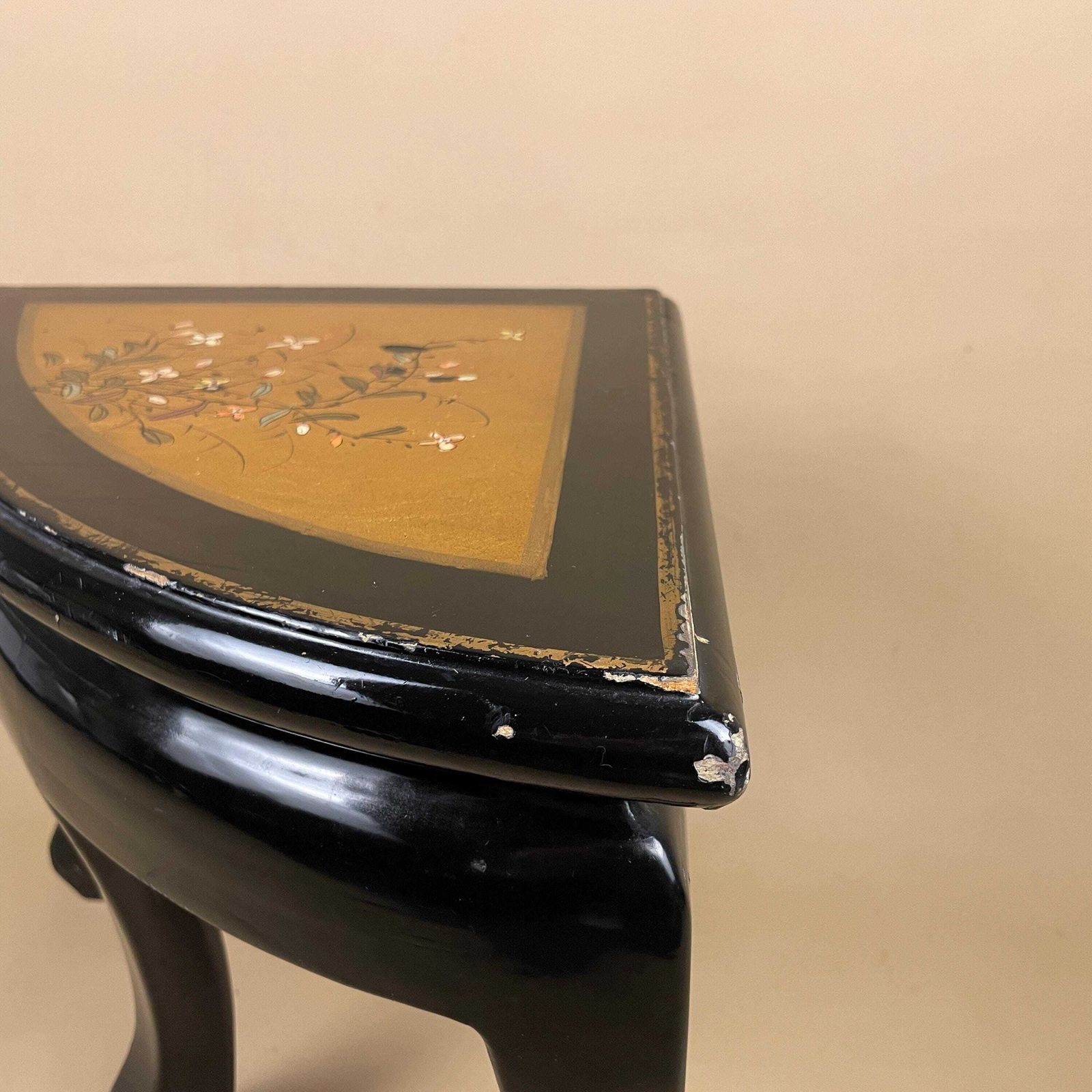 Oriental Corner Table Hand Painted Gold Floral Top Black Curved Front Wood Vintage Chinese Chinoiserie Accent Tables Oriental photo 125.0