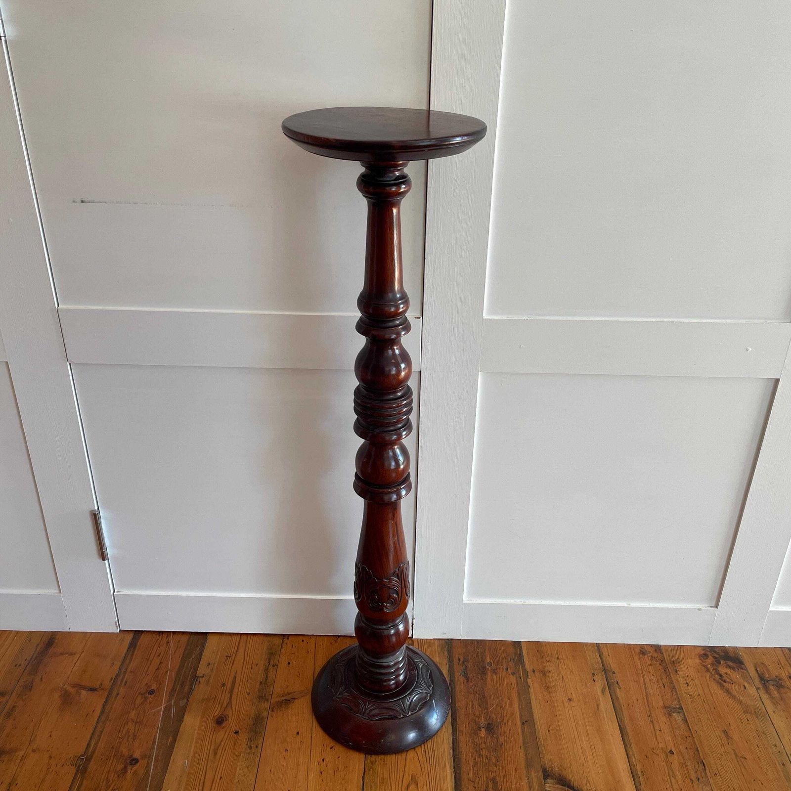 Tall Wooden Plant Stand Table Carved Patterned Oriental Dark Wood Floor Pedestal Round Display Stand Accent