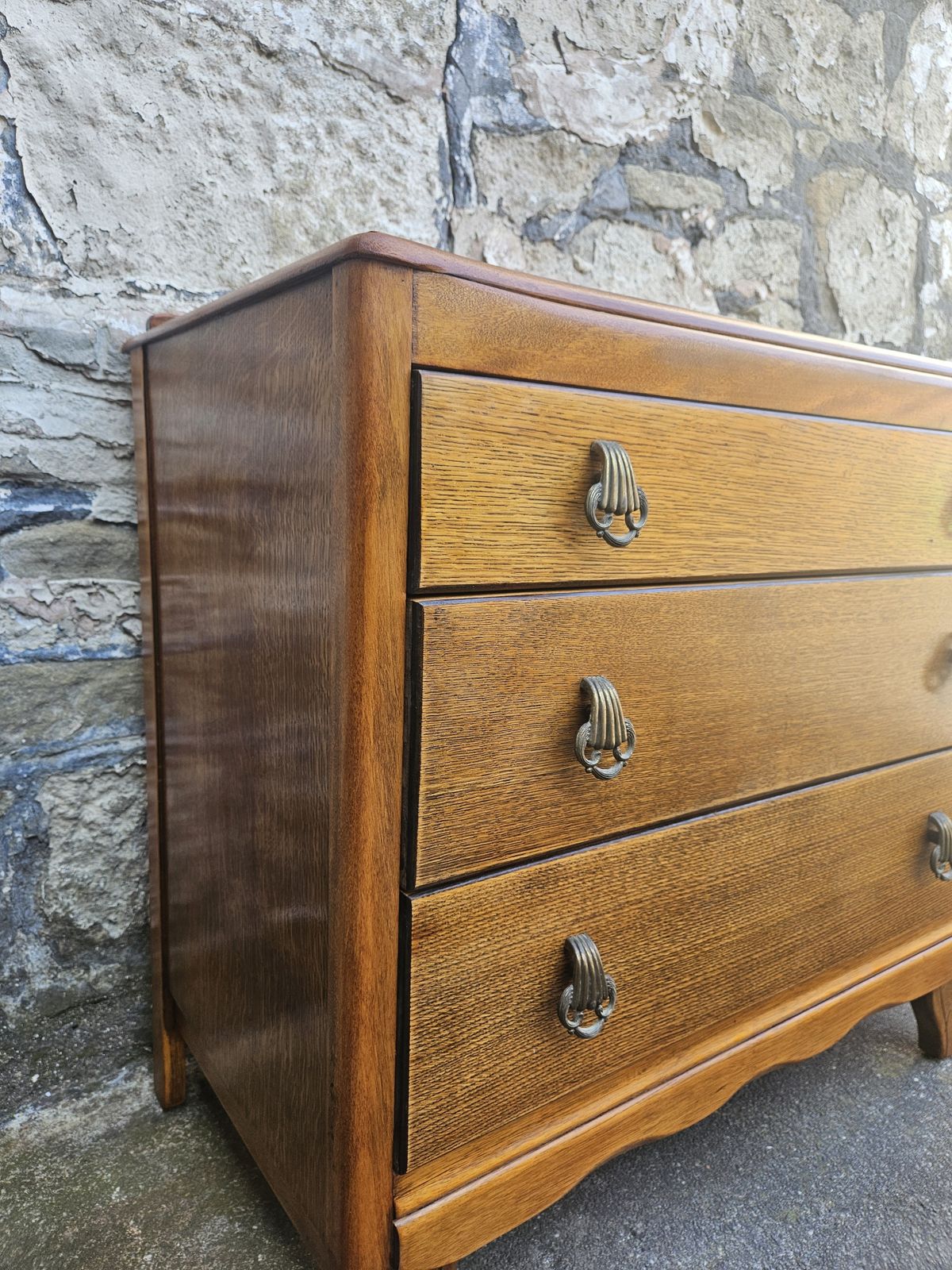 photo vintage Vintage Lebus Chest Of Drawers Three Drawer Oak Cabinet Tallboy Super Proportions And Detailing