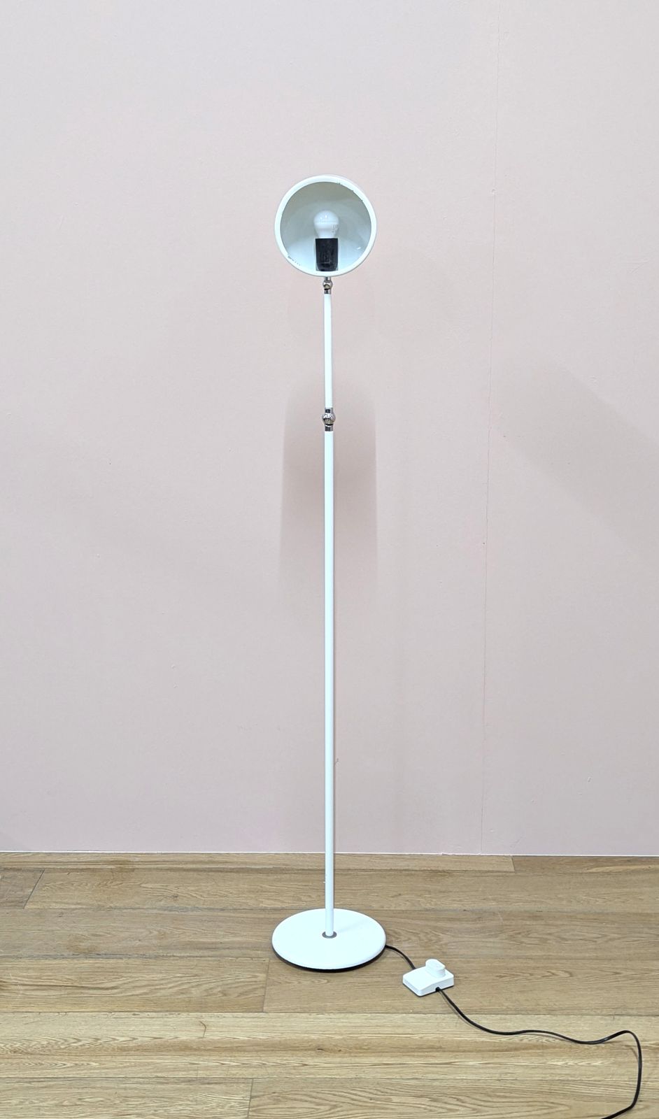 photo vintage Original Mid Century 1970s White Floor Lamp By Hala Zeist – Fully Restored