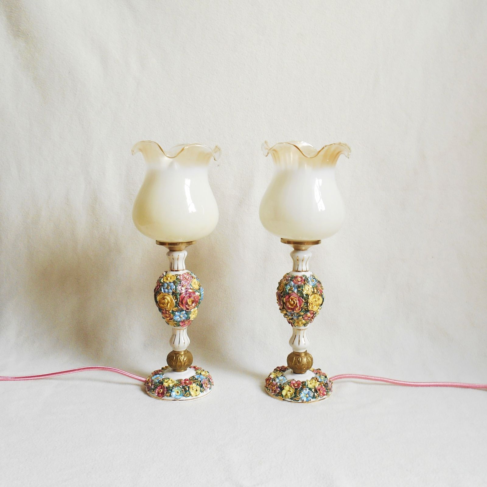 Paire de lampes de table Capodimonte en porcelaine italienne à décor floral