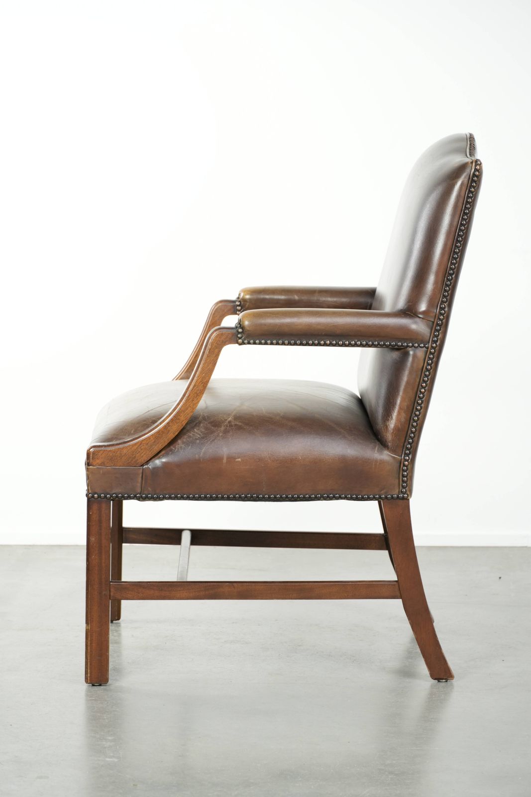 Beautiful Luxury Wooden And Cowhide Leather English Gainsborough Side/Desk/Chair With A Stunning Appearance photo 476.0