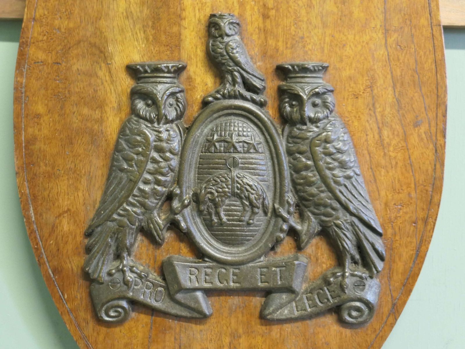 Wall Plaque Mounted With Bronze Coat Of Arms Of The City Of Leeds photo vinterior