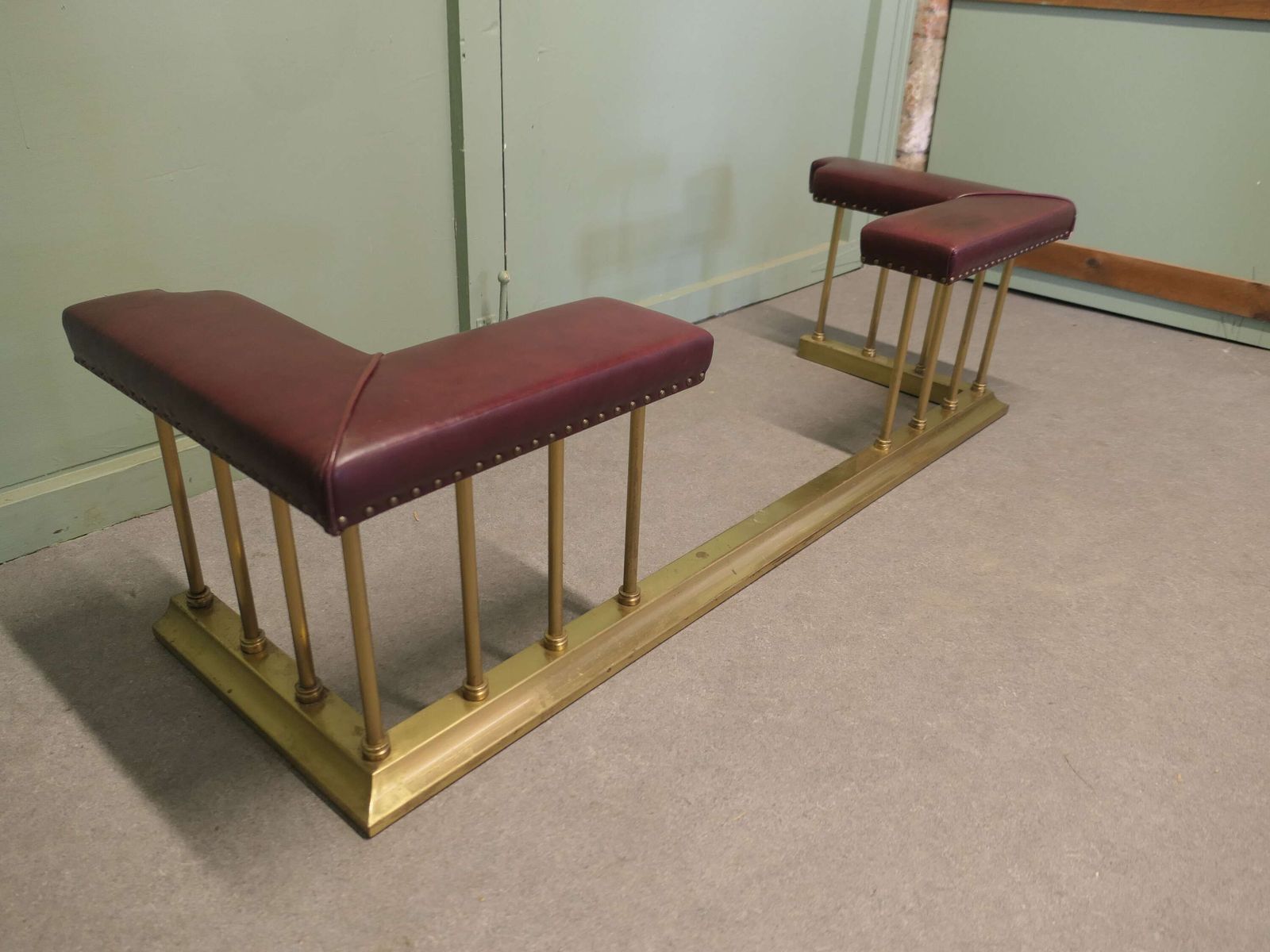 Art Deco Brass & Leather Club Fender, Fireside Bench photo vinterior
