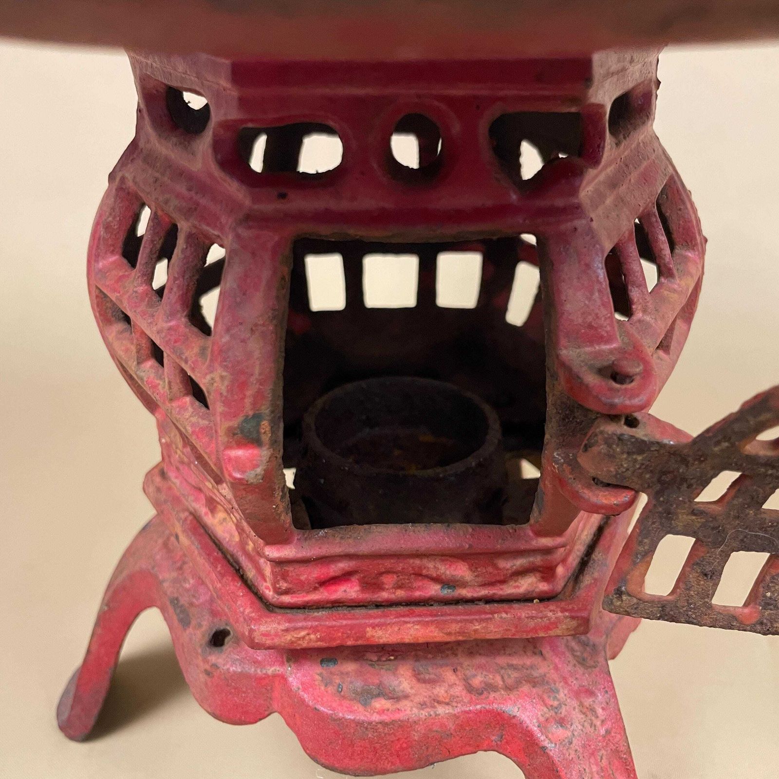 photo furniture Japanese Pagoda Lantern Oriental Lamp Cast Metal Asian Garden Light Red Indoor Outdoor Lighting Home Accent Candle Tealight Holder Antique