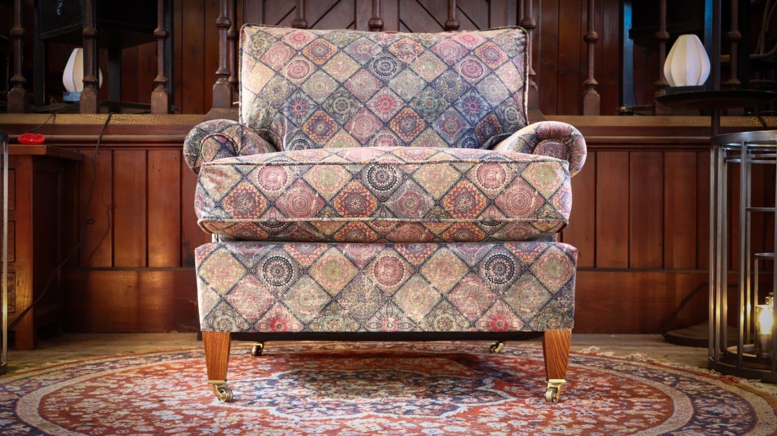 photo furniture Stunning George Smith Short Scroll Arm Signature Armchair With Cushion Back 🚚