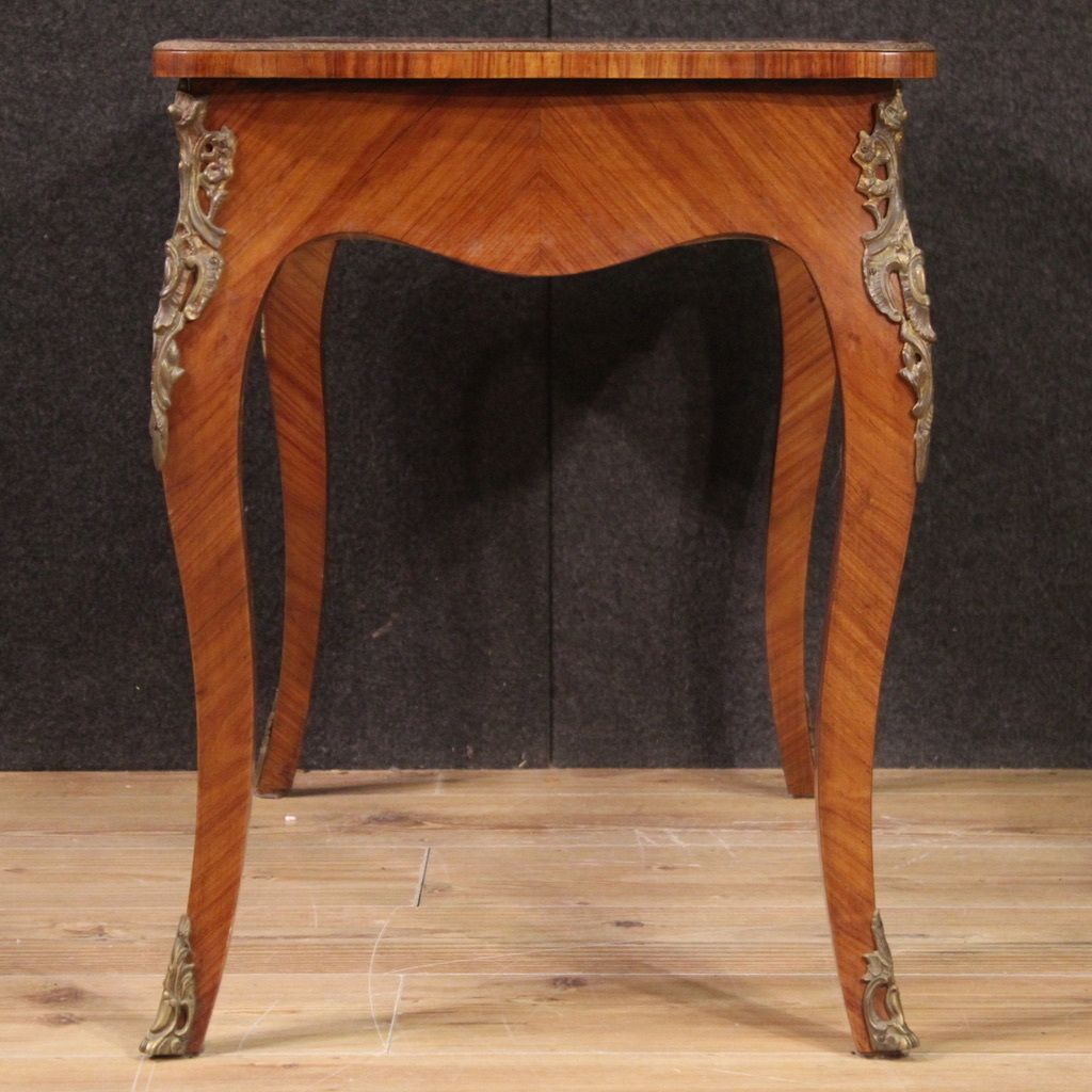 photo for sale Table basse élégante du XXe siècle