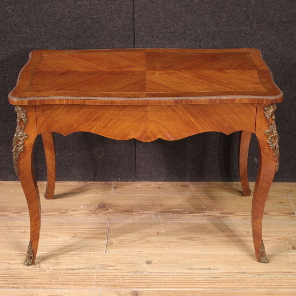 1000.0 Table basse élégante du XXe siècle photo
