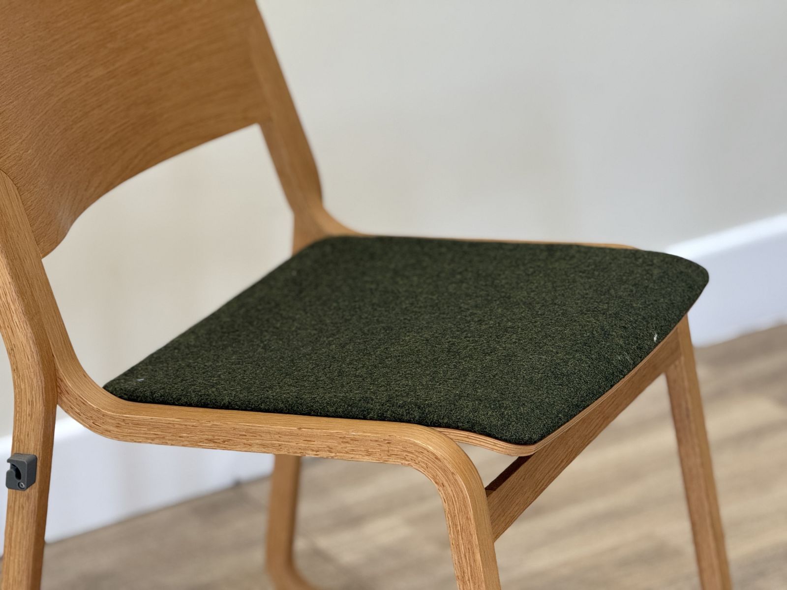 photo vinterior A Set Of Four Chairs In Light Oak (Theo Chairs By Chorus)