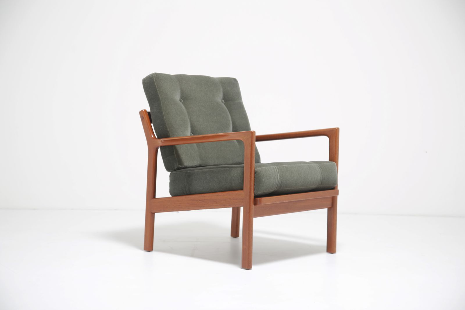Fauteuil Karl Erik Ekselius modèle F141 en teck et mohair, pour JOC Vetlanda, Suède, années 1960