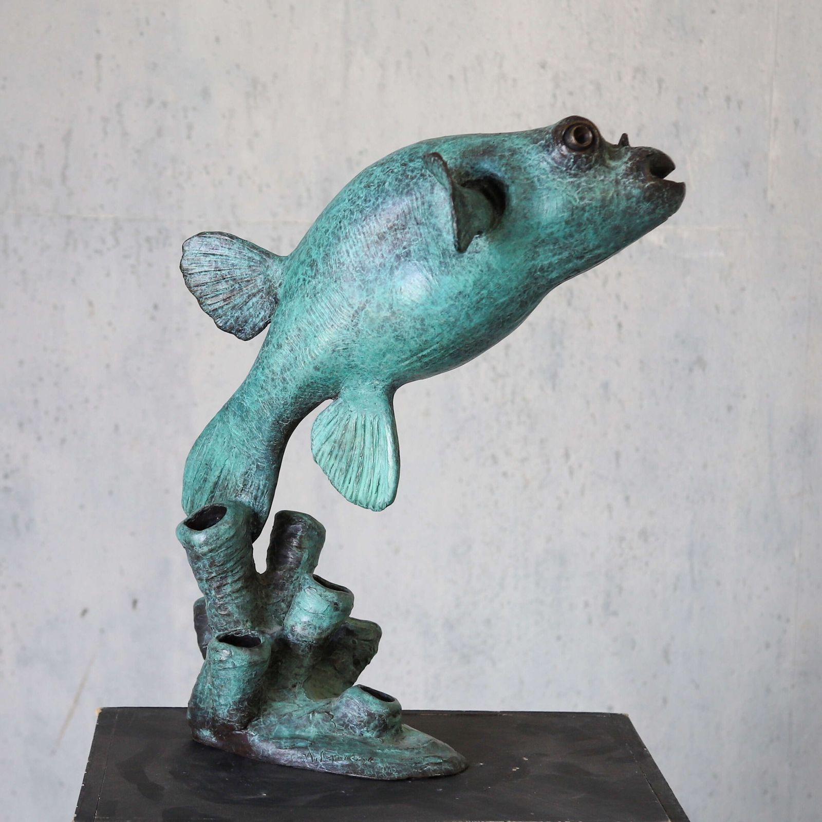 photo vinterior Dogface Puffer – Fine Art Bronze By Andrzej Szymczyk, Limited Edition 2/8