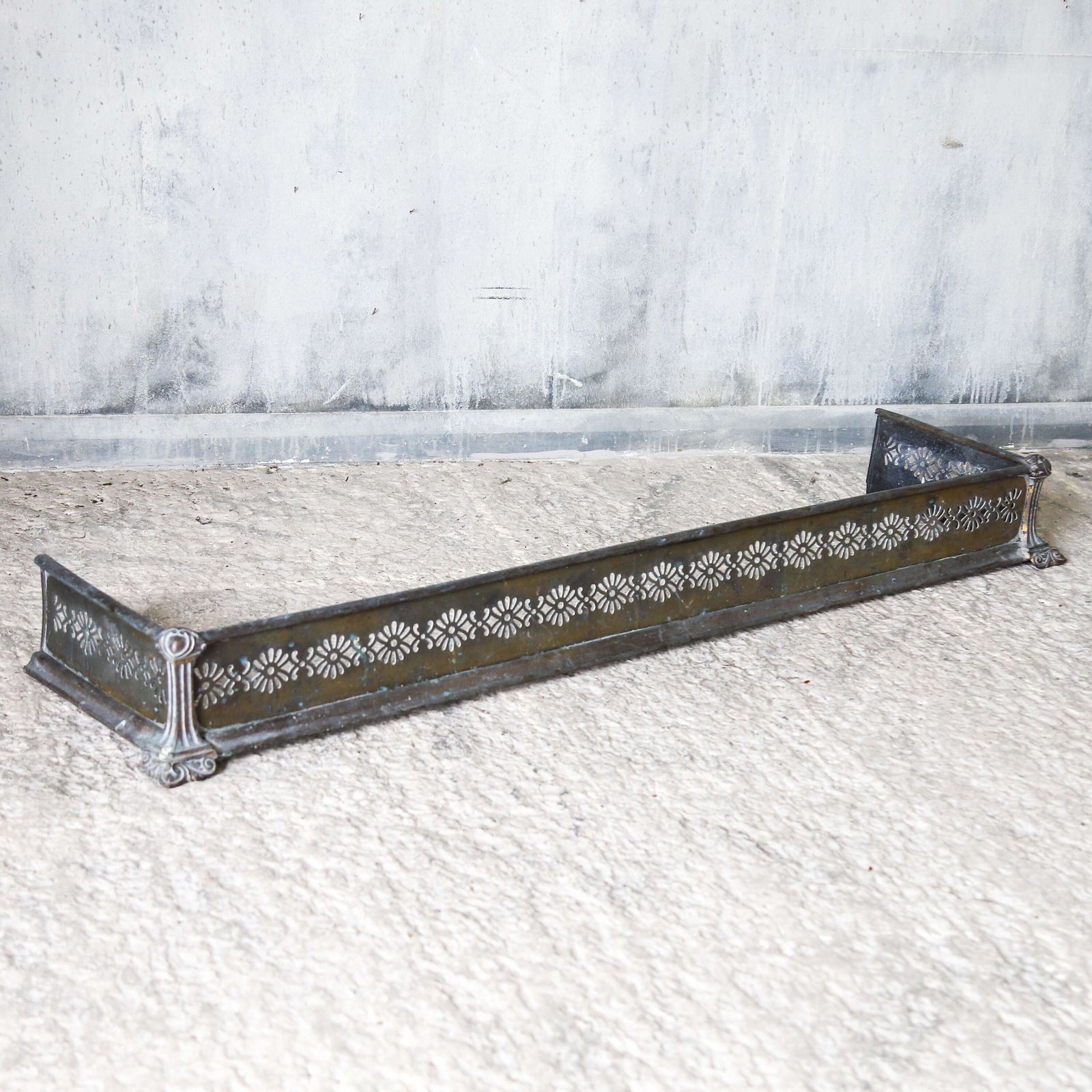 345.0 ​​​​​​​English Brass & Steel Art Nouveau Fireplace Fender, Wonderfully Patinated, C.1890 photo