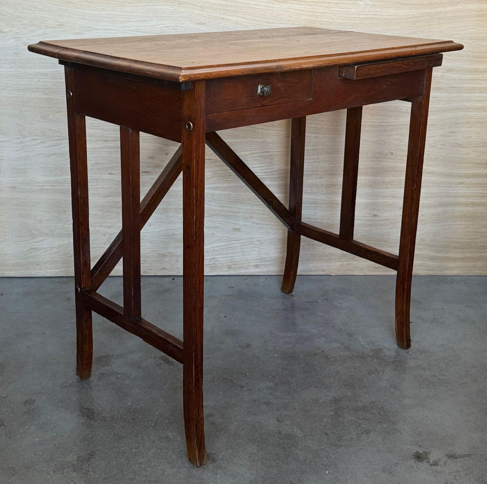 Table d'appoint baroque espagnole en noyer foncé avec tiroir, restaurée photo vinterior