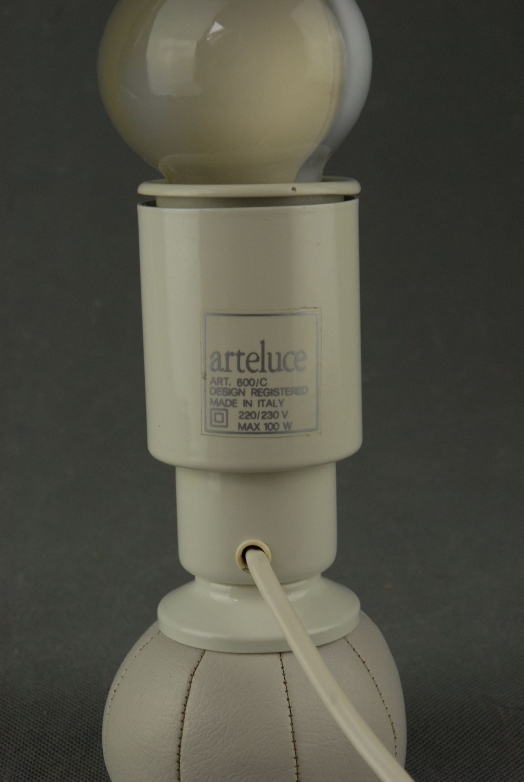 First Edition Model 600c Table Lamp By Gino Sarfatti For Arteluce, 1960s photo vinterior