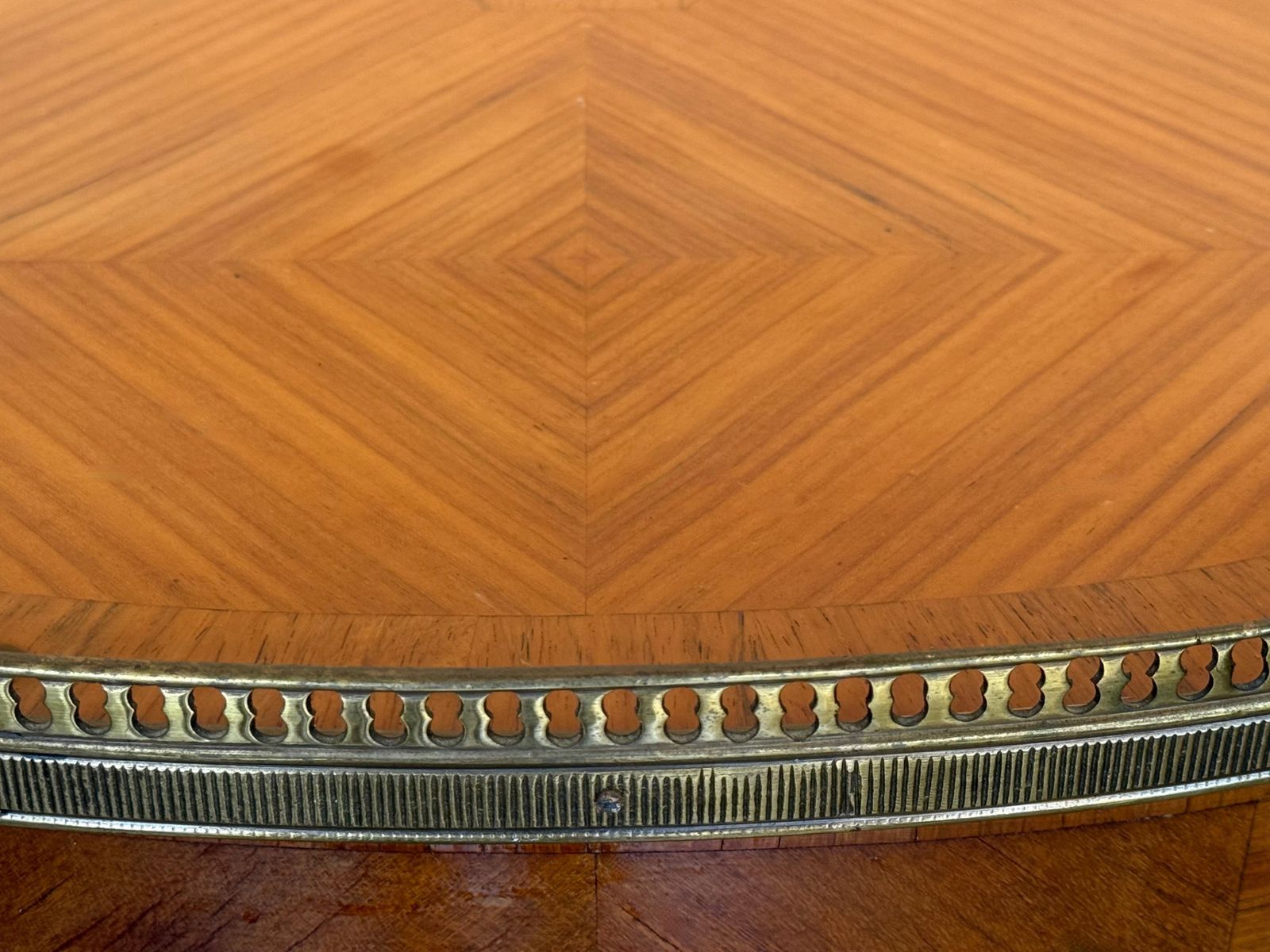 photo for sale Paire de tables de chevet françaises en rognon de style Louis XVI, vers 1910