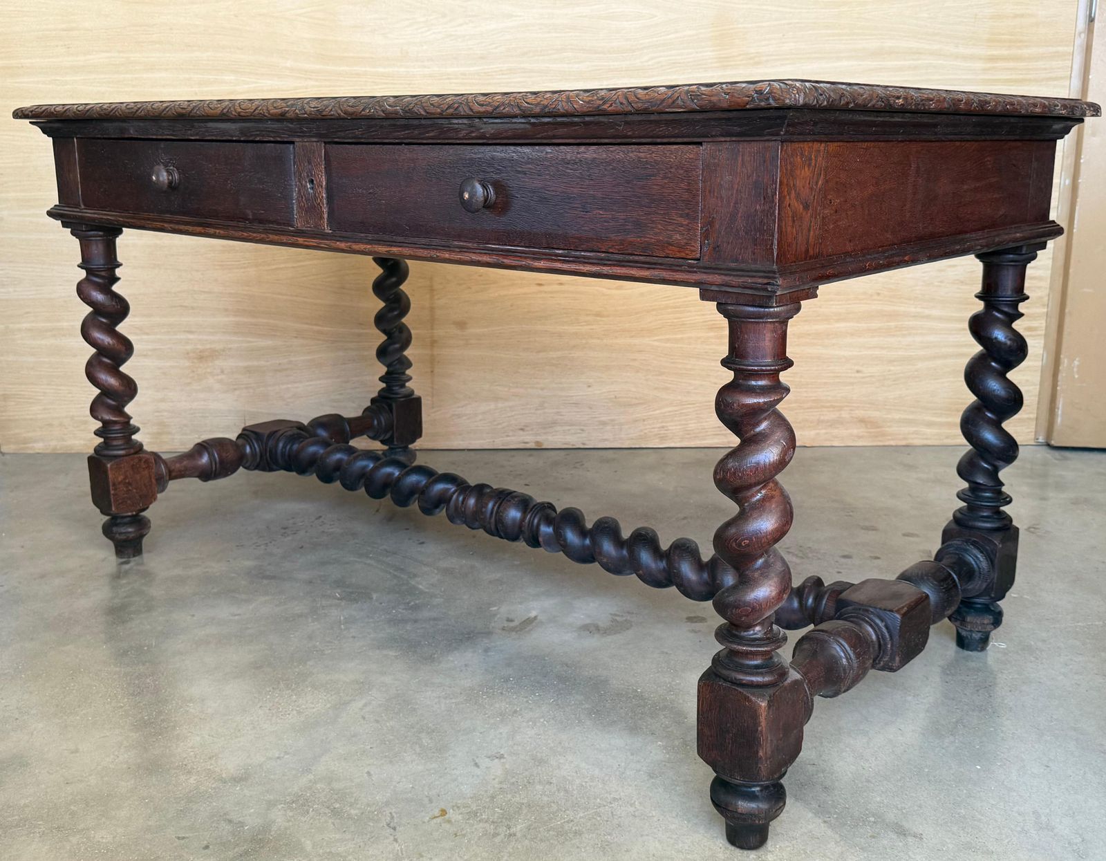 Bureau ou console espagnol en noyer, XIXe siècle, deux tiroirs, pieds salomoniques photo furniture