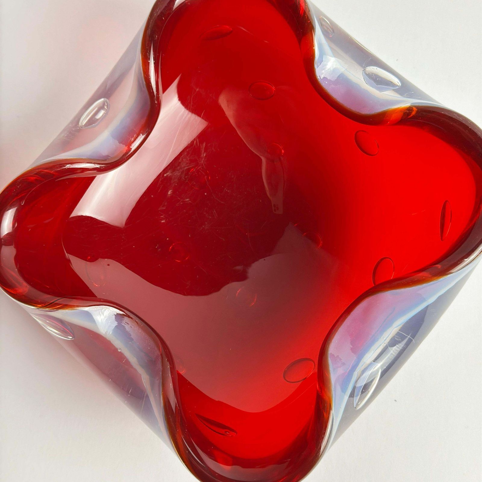 photo furniture Murano Sommerso Glass Bowl By Alfredo Barbini, Ruby Red And Alabastro