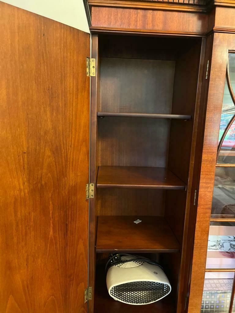 Beautiful Reproduction Mahogany Unit Dresser photo vinterior