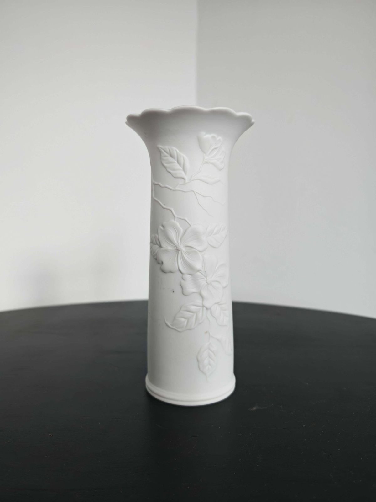 photo furniture A Set Of 3 Mid Century Vases In Bisque Porcelain By Manfred Frey For Kaiser
