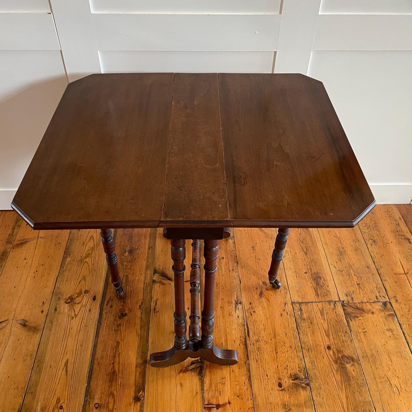 Antique Mahogany Gateleg Drop Leaf Table Turned Legs Side End Table English Vintage Solid Wood Folding Accent photo 215.0