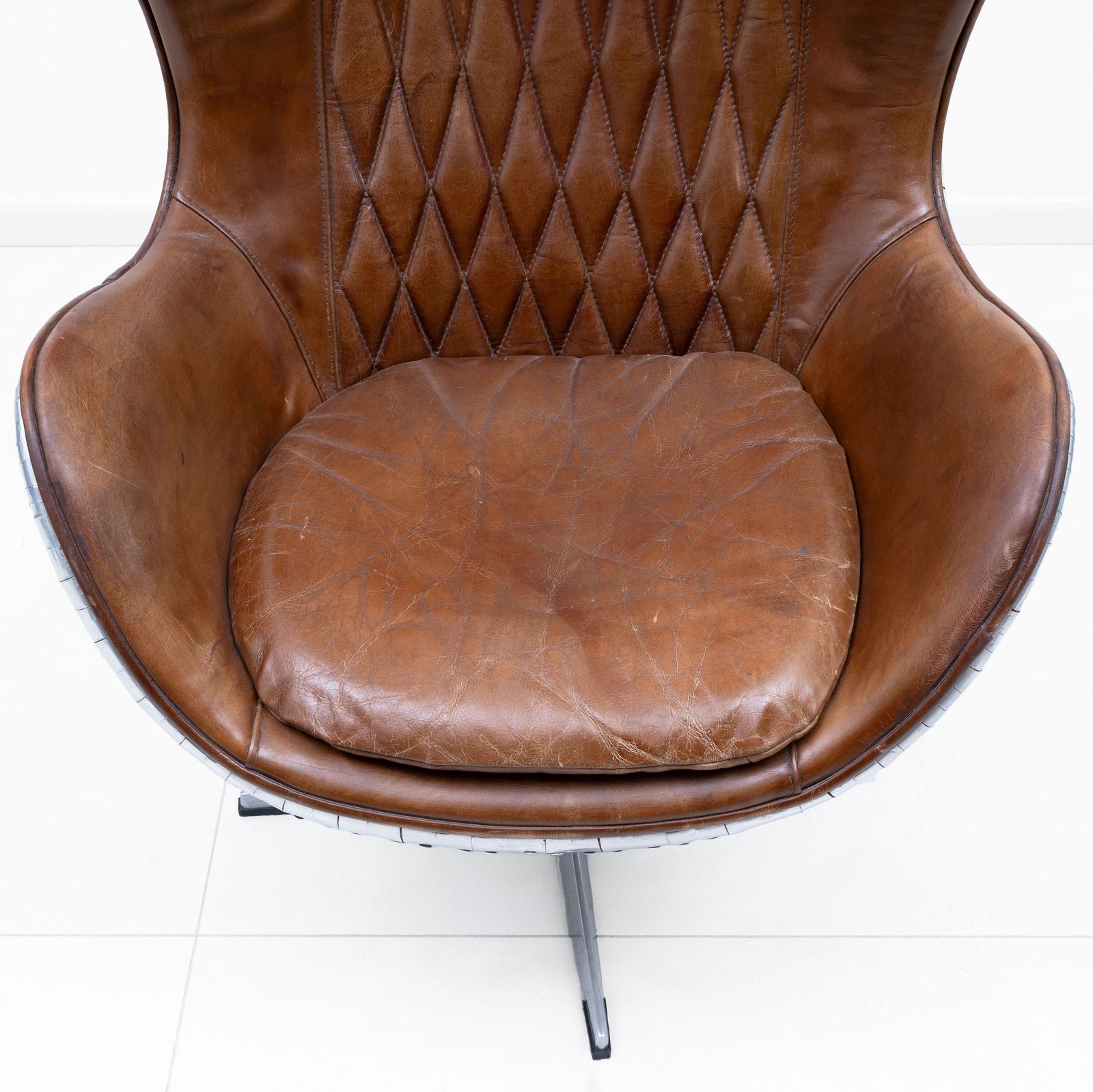 photo furniture Mid Century Aviator Tomcat Egg Chair, Leather And Metal, 1970s