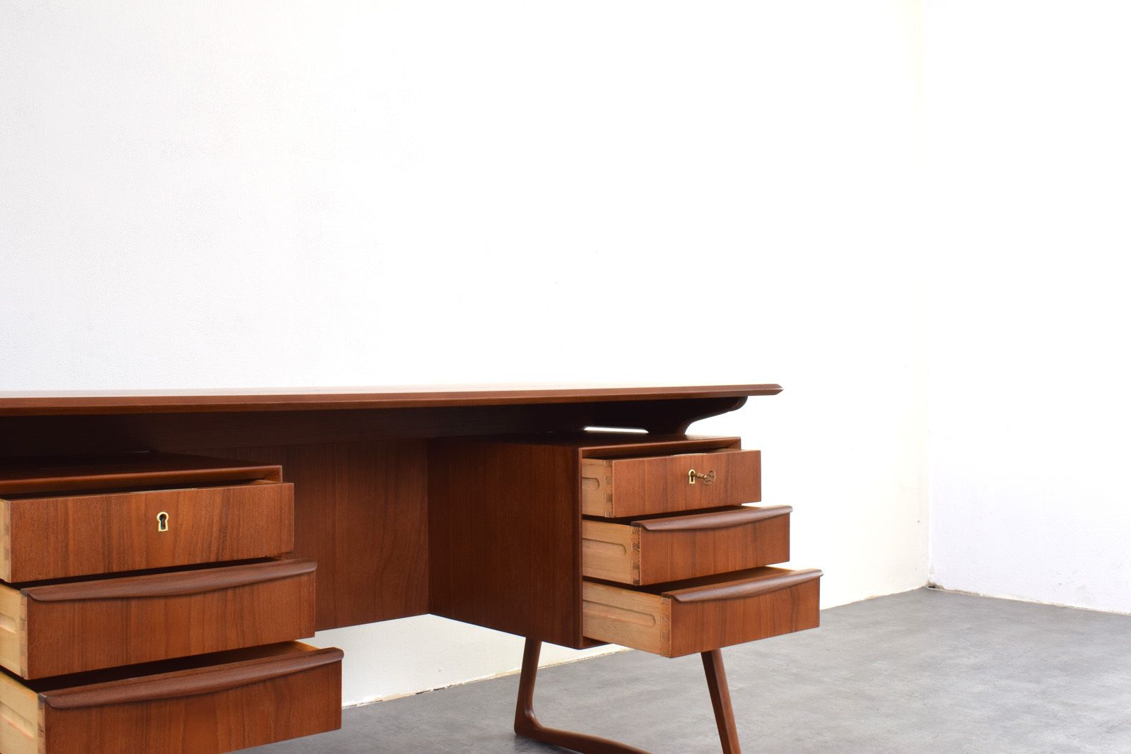 photo buy Mid Century Danish Teak Executive Desk By Svend åge Madsen For H.P. Hansen, 1960s.