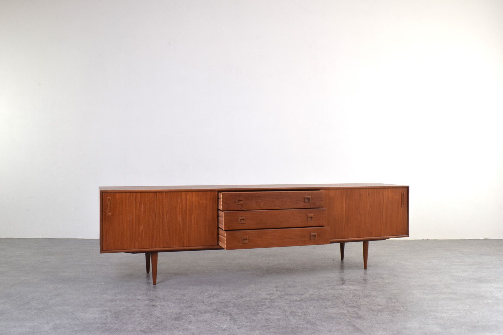Mid Century Danish Teak Sideboard photo vinterior