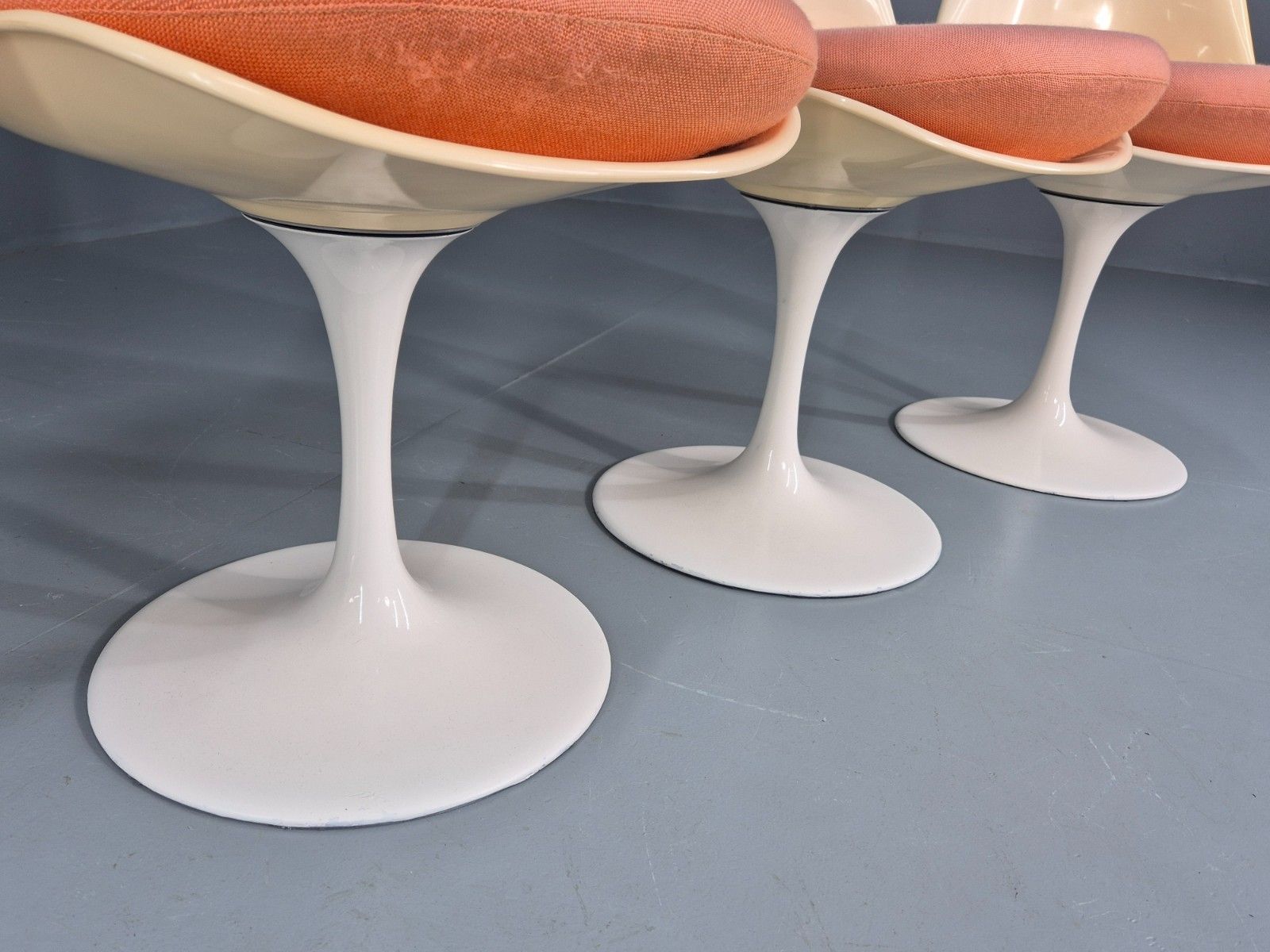 photo vintage 4 Tulip Based Swivel Chairs 1970s Retro Original Seat Pads Eb11843 Mdin