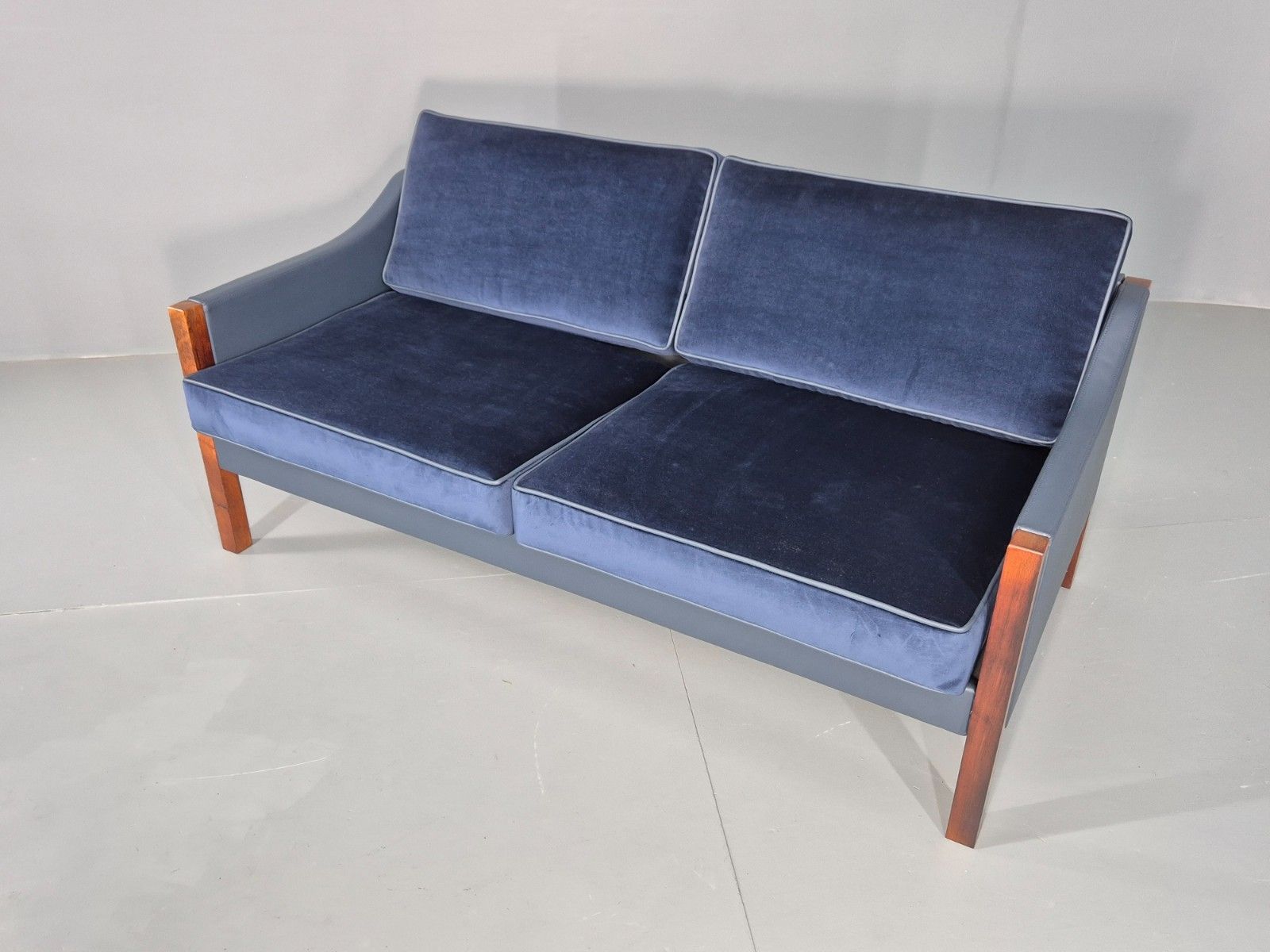 Vntage 2 Seater Sofa Danish Erik Jorgensen New Leather Upholstery  Eb11927 M2ss photo vintage