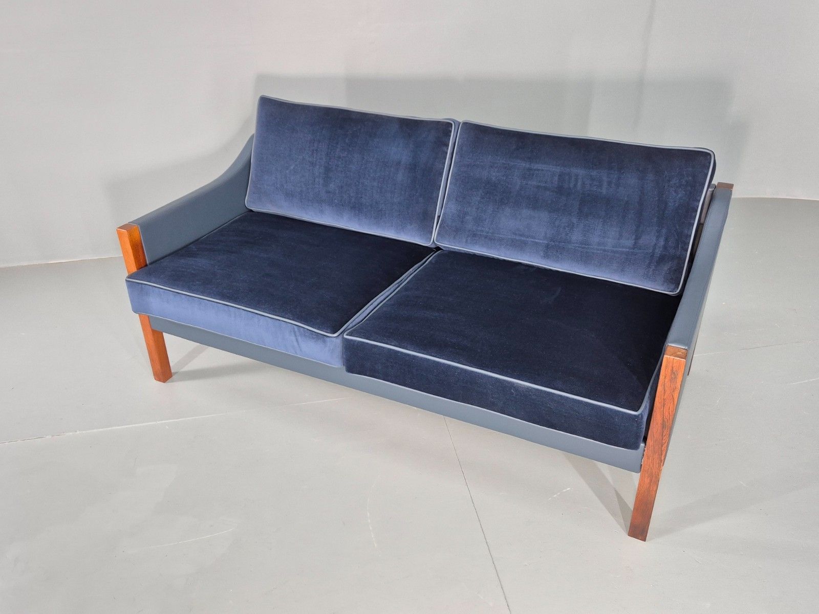Vntage 2 Seater Sofa Danish Erik Jorgensen New Leather Upholstery  Eb11928 M2ss photo vinterior
