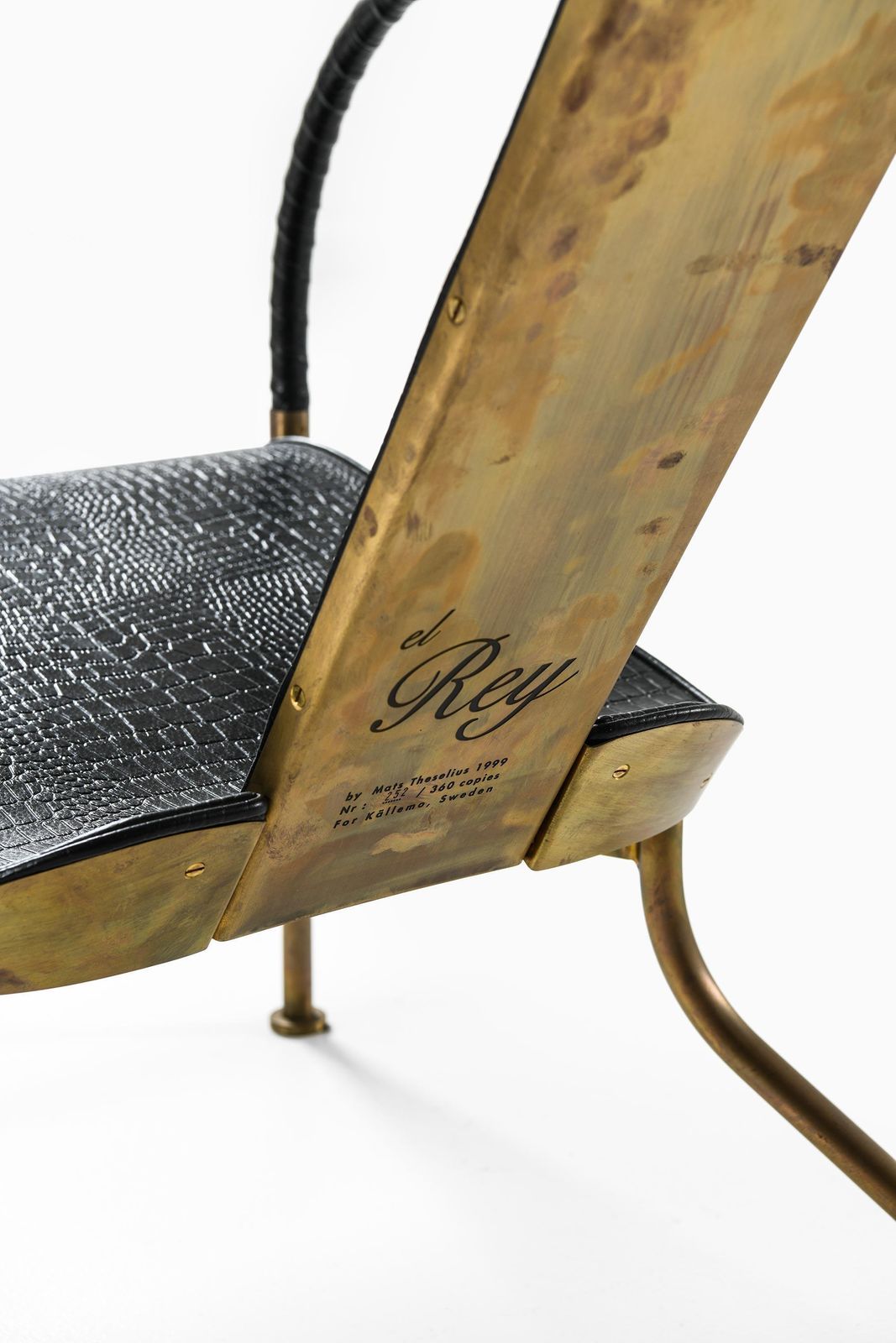 photo furniture Set Of 2 "El Rey" Easy Chairs In Brass And Leather By Mats Theselius, 1999