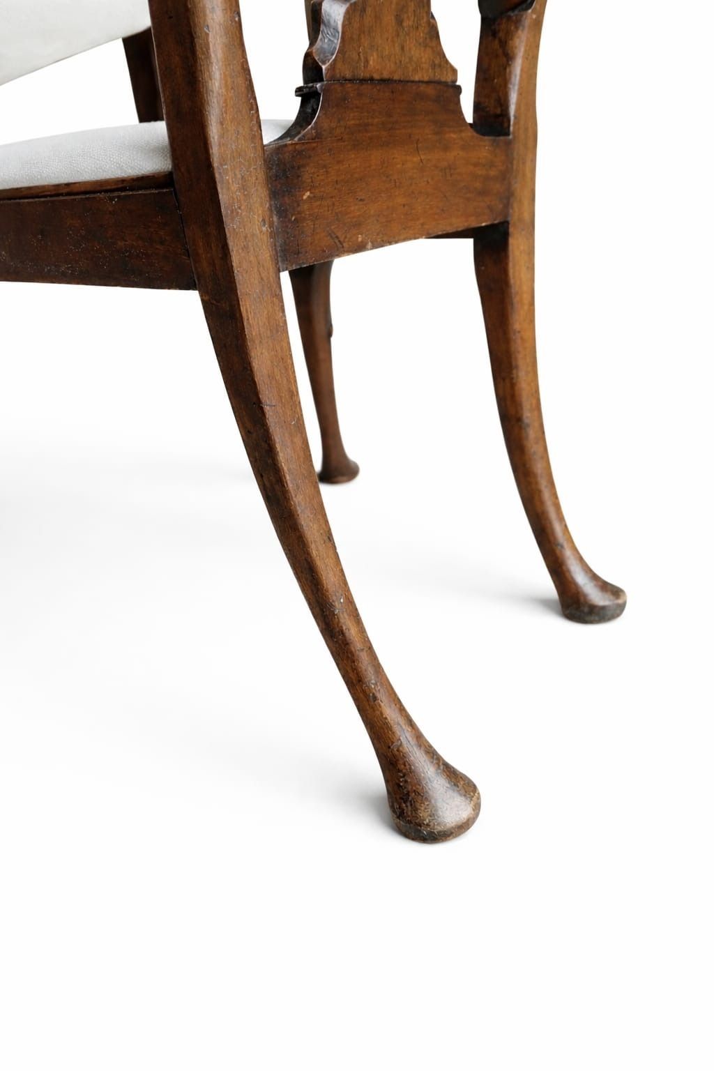A Set Of 4 Antique Queen Ann Style Walnut Side Chairs photo furniture