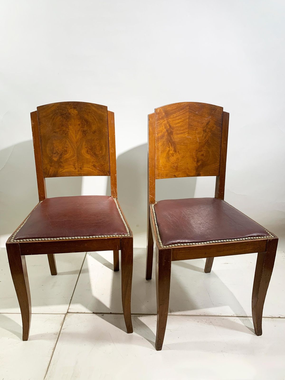 photo furniture Set Of 6 Art Deco Dining Chairs In Walnut And Burgundy Leather, France, 1930's