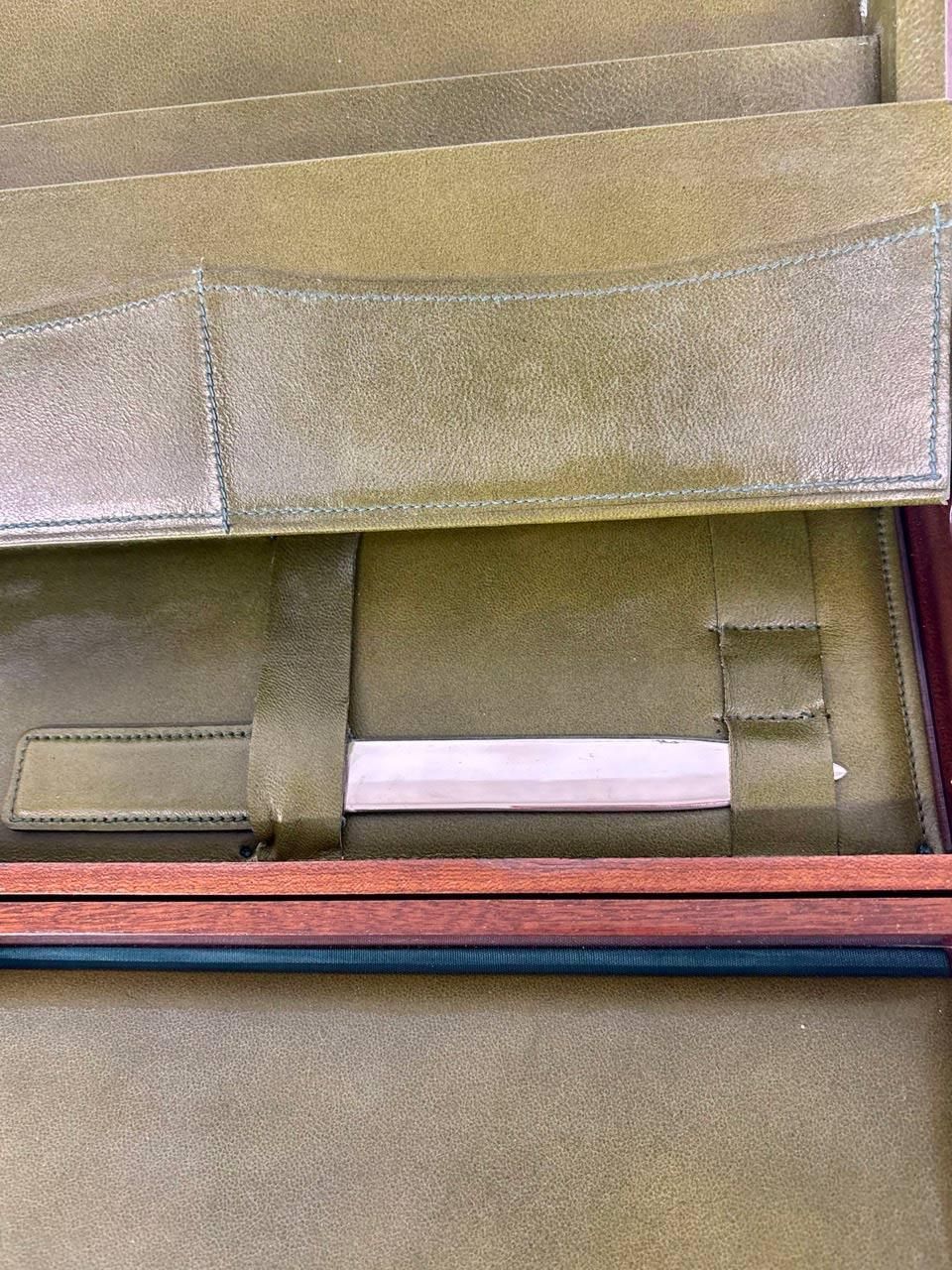 photo vinterior Italian Travel Writing Desk With Fine Veneer And Green Leather, De Baggis Cantù
