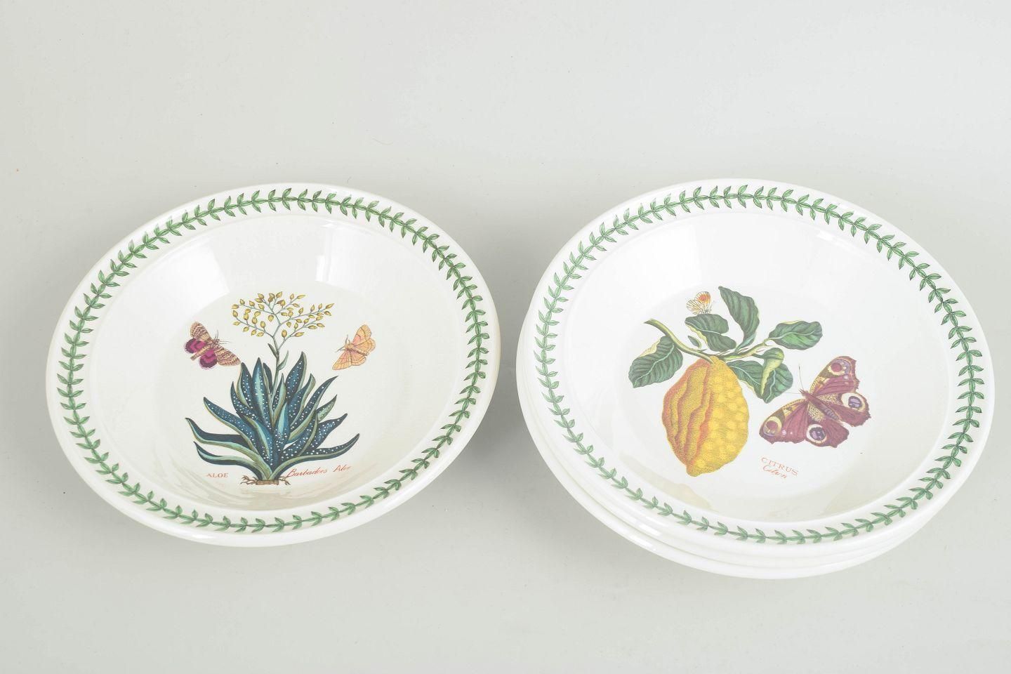 Portmeirion England. Lot de 4 assiettes creuses en faïence. Série « The Botanic Garden ». photo furniture