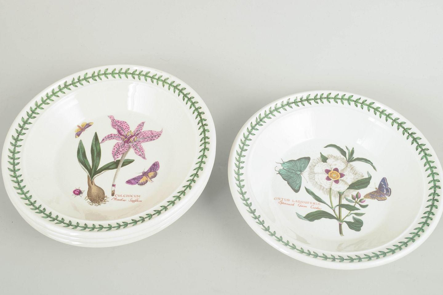 Portmeirion England. Lot de 4 assiettes creuses en faïence. Série « The Botanic Garden ». photo for sale