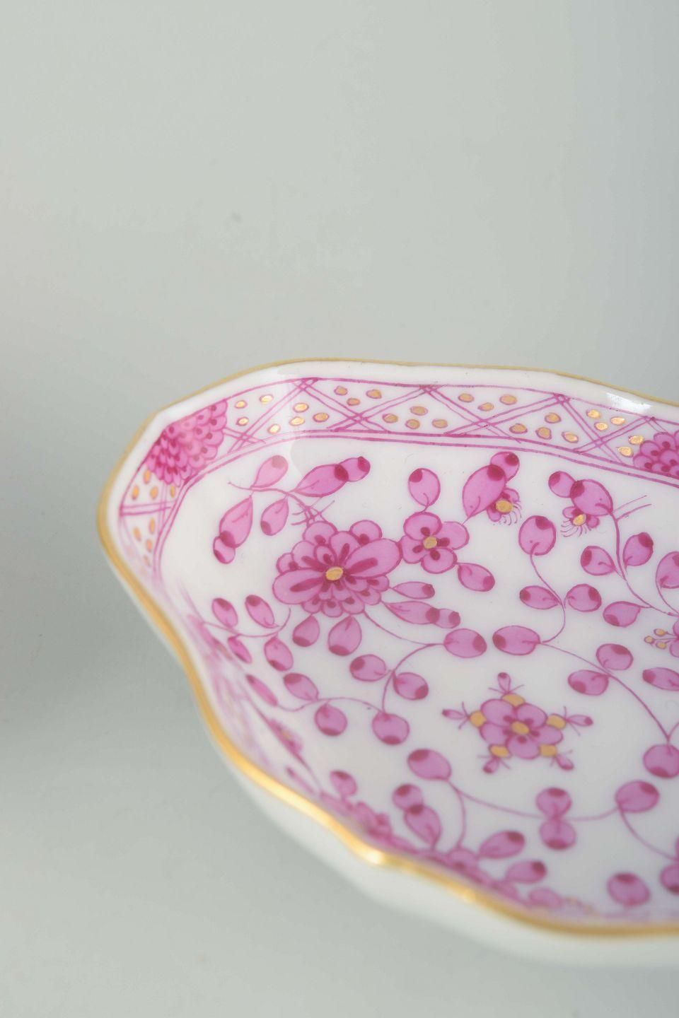 Meissen, “Pink Indian”. Pair Of Small Oval Porcelain Bowls, Early 20th C. photo for sale