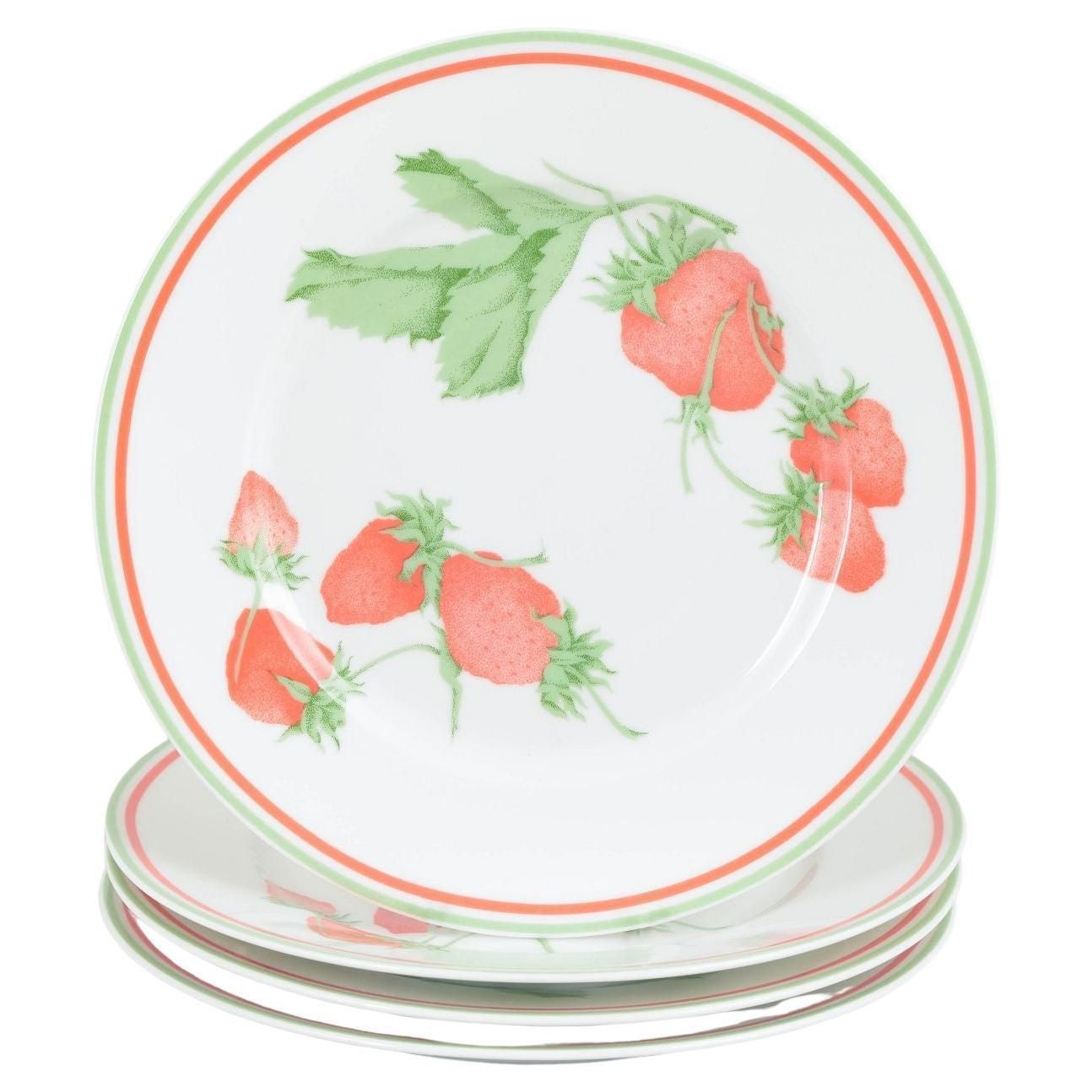 Bill Goldsmith pour Limoges. 4 assiettes à déjeuner en porcelaine. Série Fraise. Années 1980