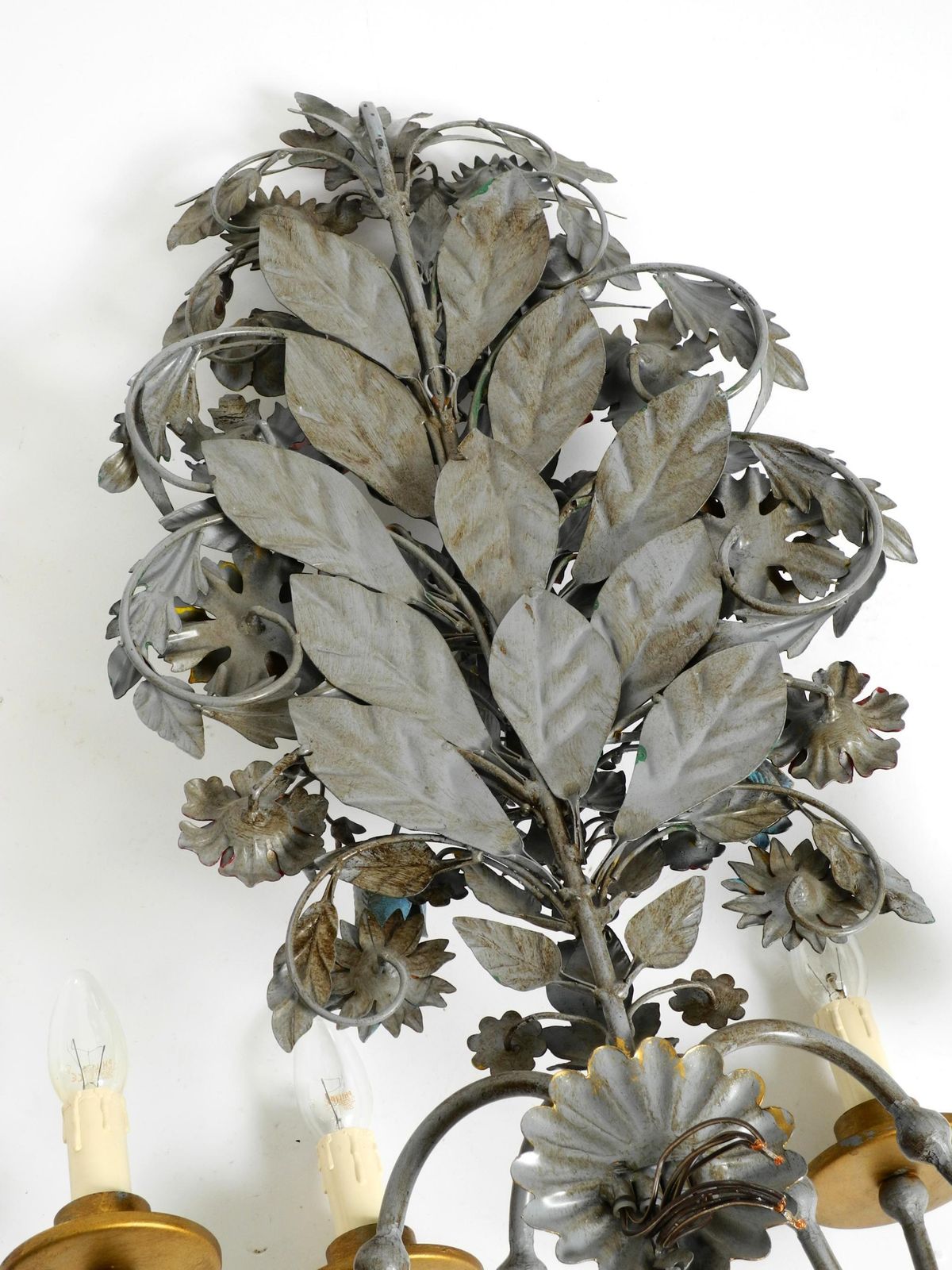 photo vintage Huge, Beautiful 1960s Hand Painted And Gilded Metal Wall Lamp By Hans Möller