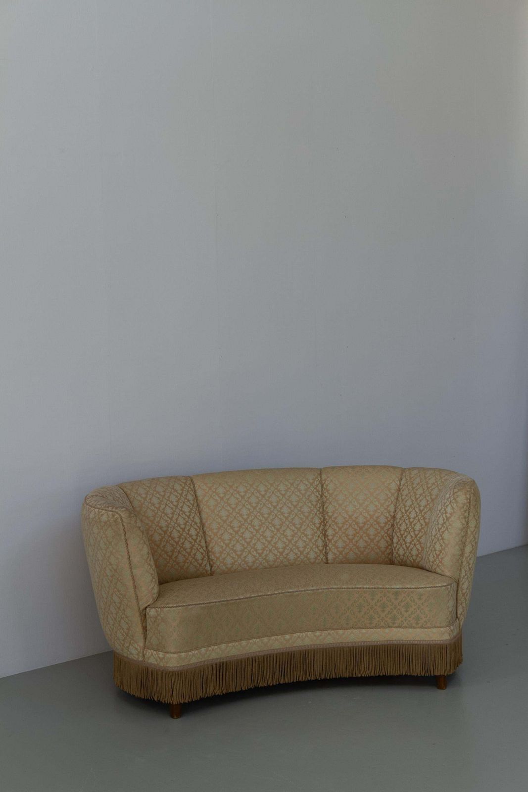 photo vinterior Danish Art Deco Banana Sofa, 1940s.